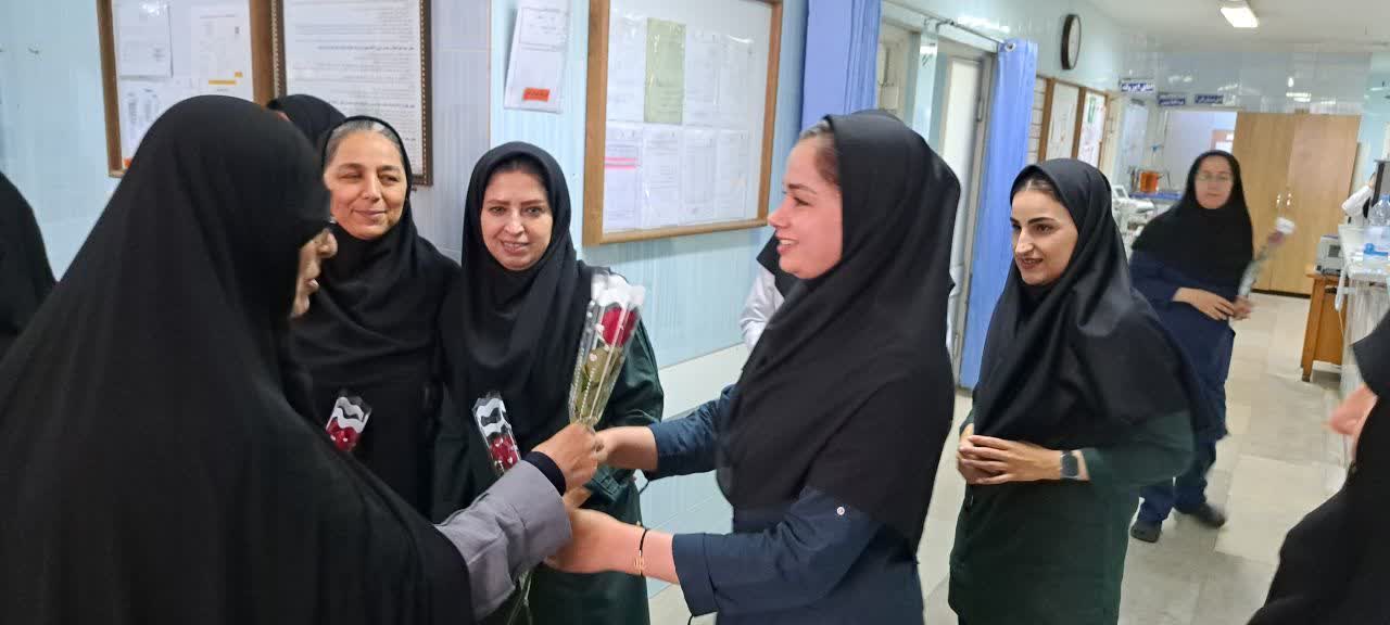 مدیرکل بانوان و خانواده استانداری با جمعی از ماماهای بیمارستان امام خمینی (ره) دیدار کرد / پازوکی؛ از خدمات و تلاش های قشر ماما قدردانی نمود